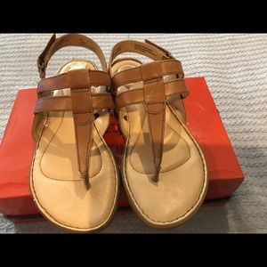 Born leather women’s sandals SIZE 9m